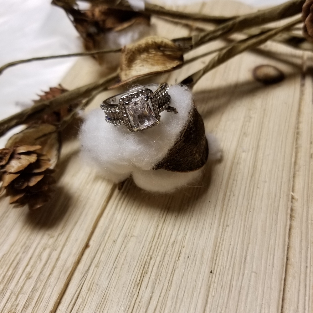 💍💍Exquisite Natural White Sapphire Emerald Cut Ring💍💍 - Picture 8 of 10